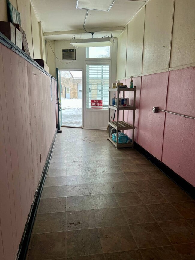 Building Photo - 47 Bridge St