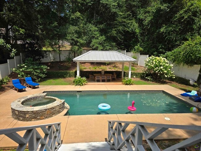 Building Photo - 217 Mossland Dr