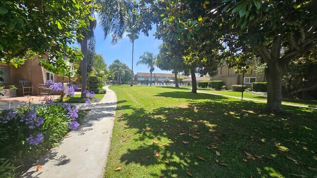 Building Photo - Gorgeous Remodeled 3bed 3bath 2 car garage...