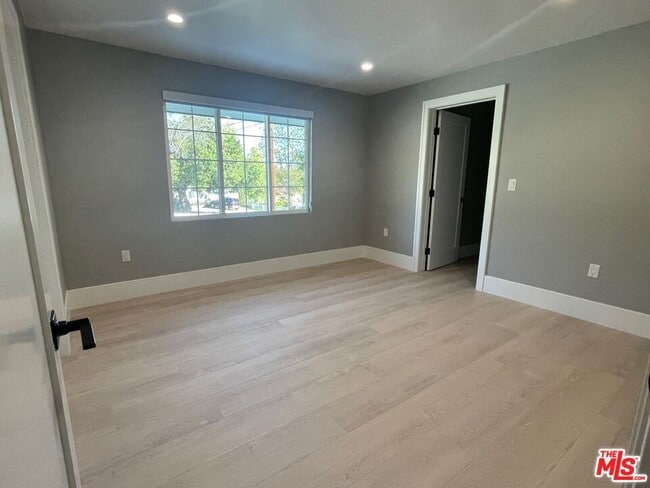 Building Photo - 5015 Redwillow Ln