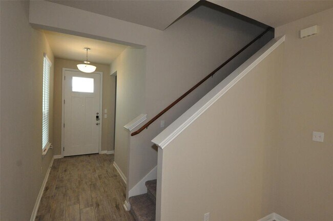 Building Photo - 1621 Bella Dr