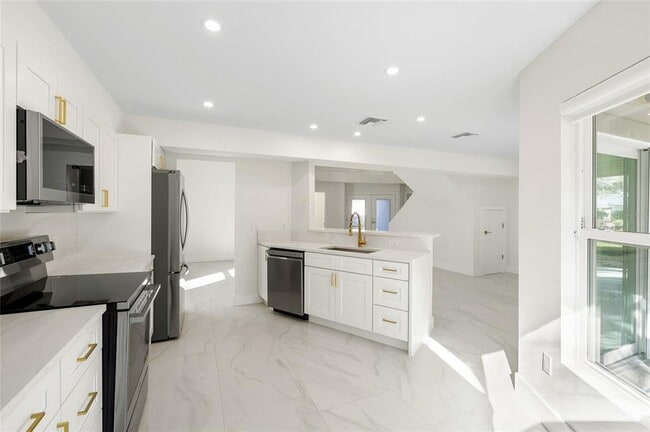 Building Photo - 1801 Laurence Ct