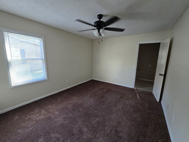 Building Photo - 412 S Ashley St