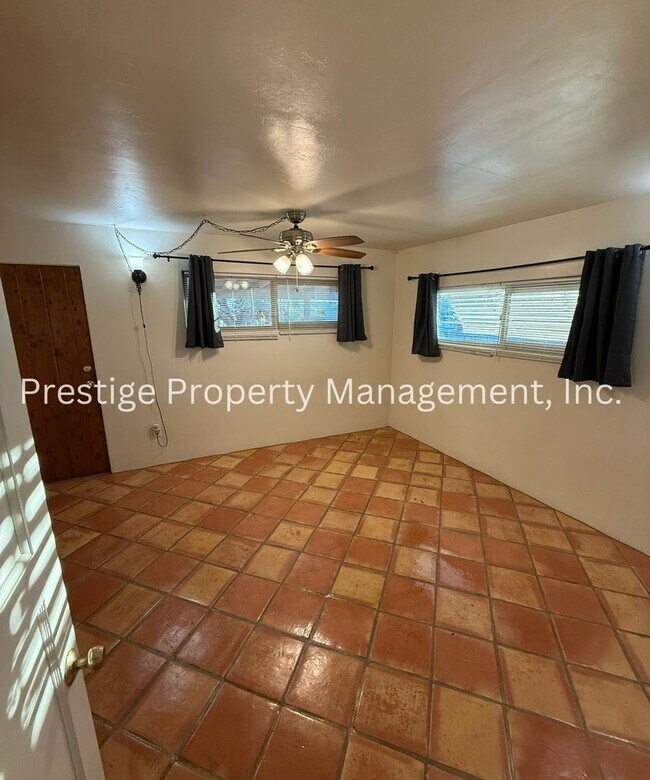 Building Photo - 3BD 2BA Waiting for You to Call Home!!