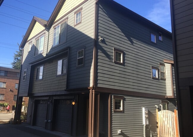 Primary Photo - Warm and Welcoming Northgate Townhome