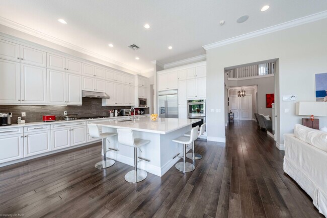 Building Photo - 9368 Eden Roc Ct