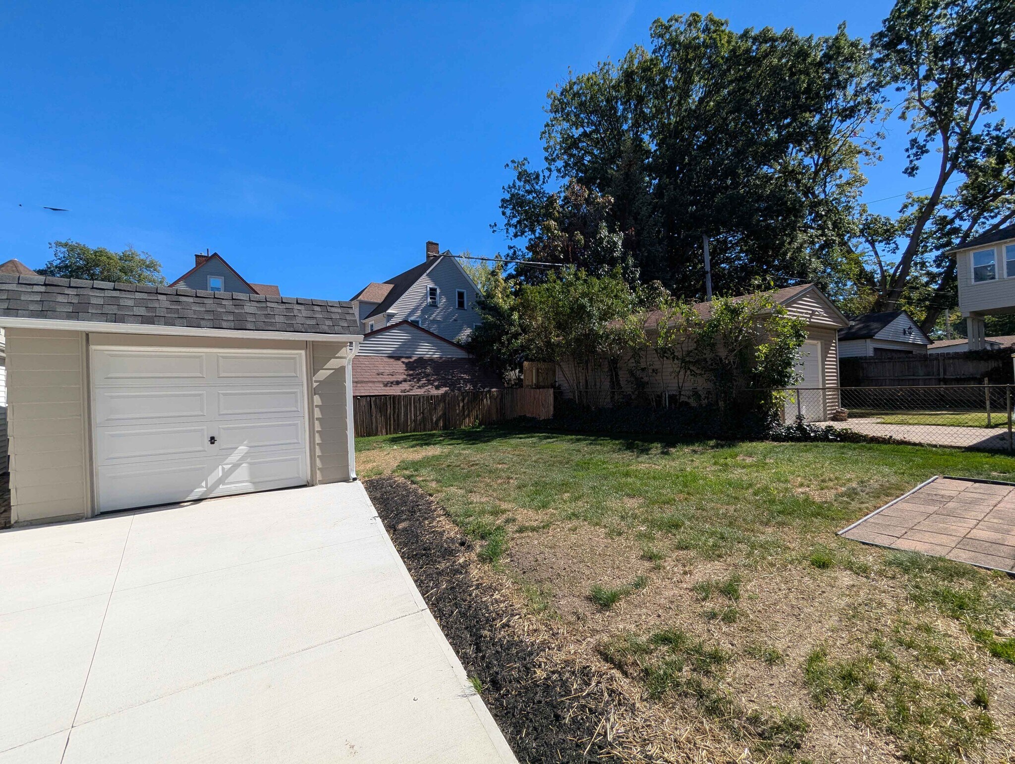 Garage - 1497 Lauderdale Ave