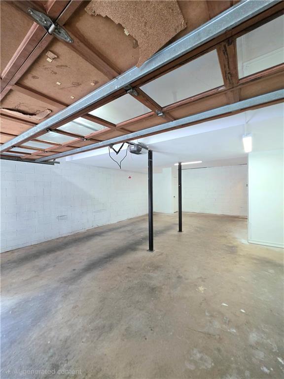 Building Photo - 765 N Parkwood Rd