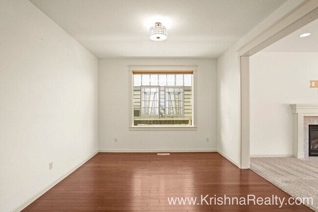 Building Photo - Stunning 4 BD* 2.5 BA* Single Family Home ...
