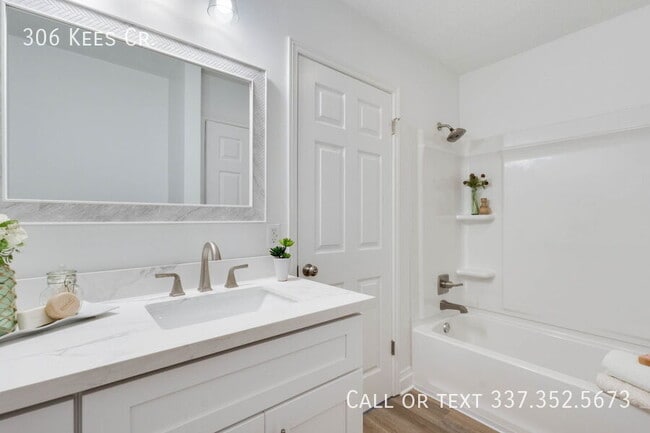 Building Photo - 306 Kees Cir