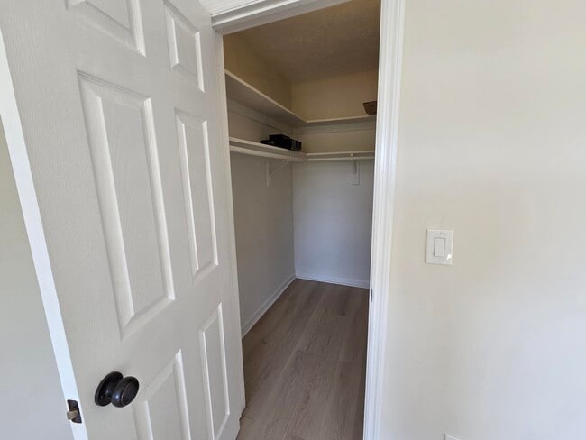 Building Photo - 1414 NE 5th Terrace