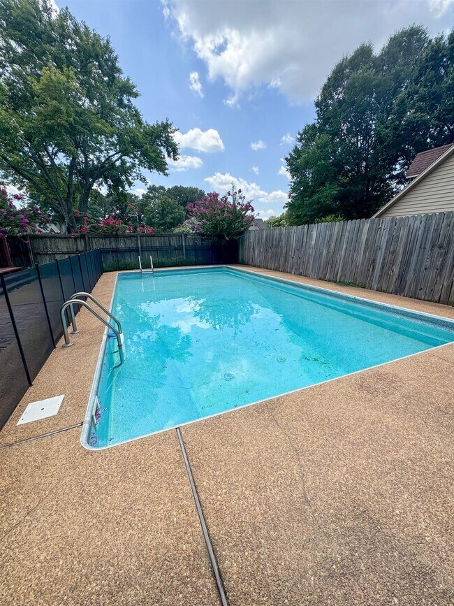 Building Photo - 705 Cotham Dr