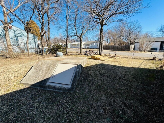 Building Photo - 601 Foster Pl