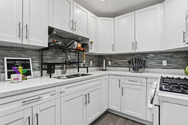 Building Photo - 920 SW 30th St