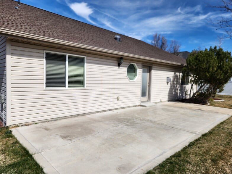 Patio - 411 Federation Rd