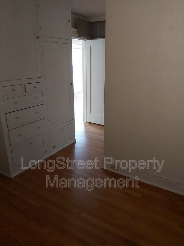 Building Photo - 205 NW Kings Blvd