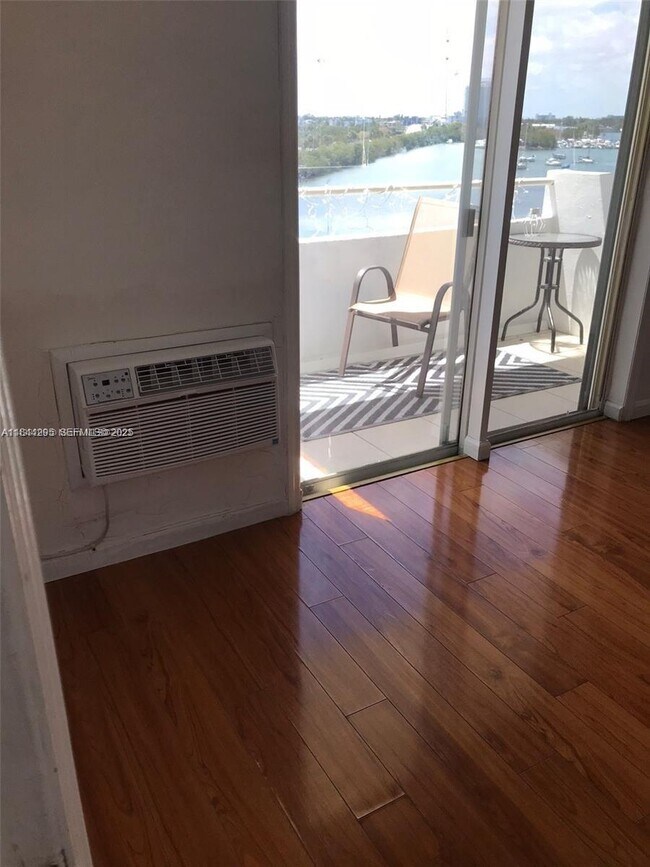 Building Photo - 7904 West Dr