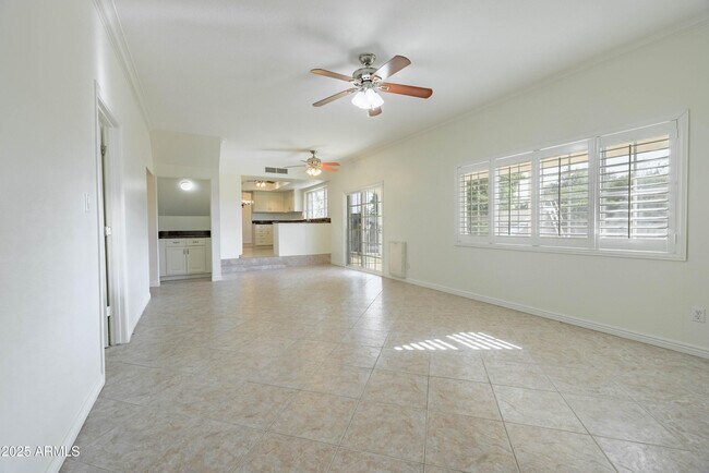 Building Photo - 2547 W Naranja Ave