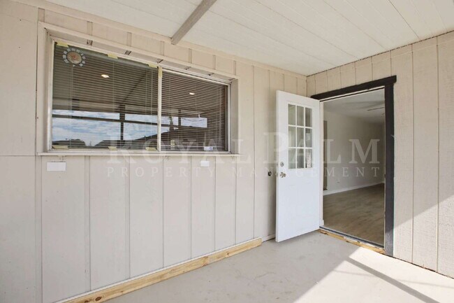 Building Photo - 2/1 Retreat in North Fort Myers: Apartment Life Called. We Didn't Answer.