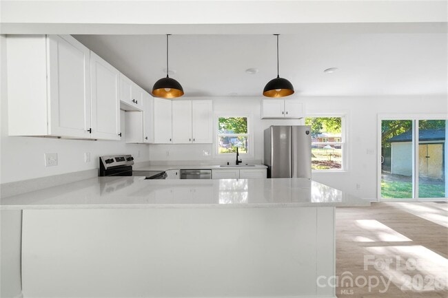 Building Photo - 6126 Amberly Ln
