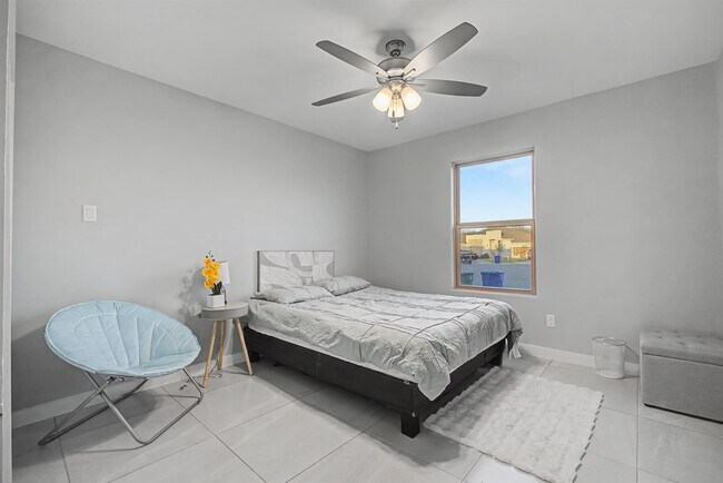 Building Photo - 5410 Travesia Ct