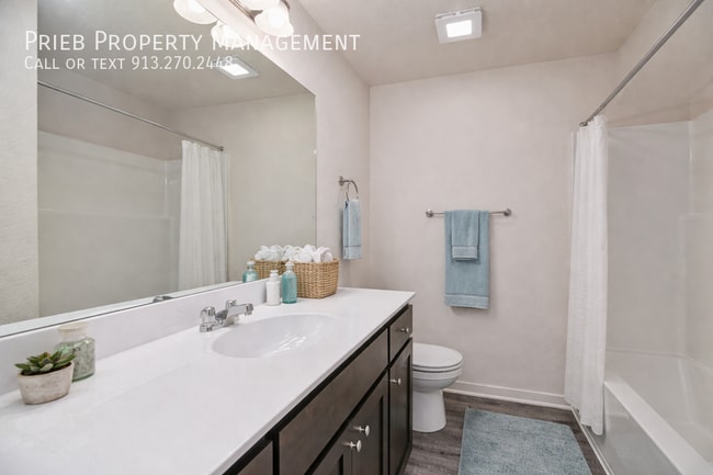 Building Photo - 3256 N 103rd Pl