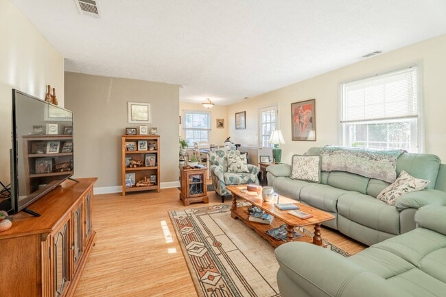 Building Photo - 104 Sharyn Ln