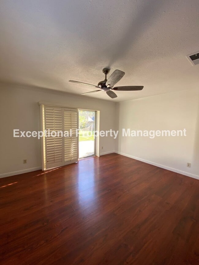 Building Photo - Ready to move in 4 bedroom 2 bath home