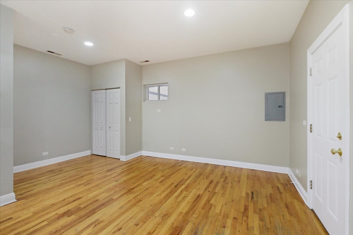 Building Photo - 1638 W Warren Blvd