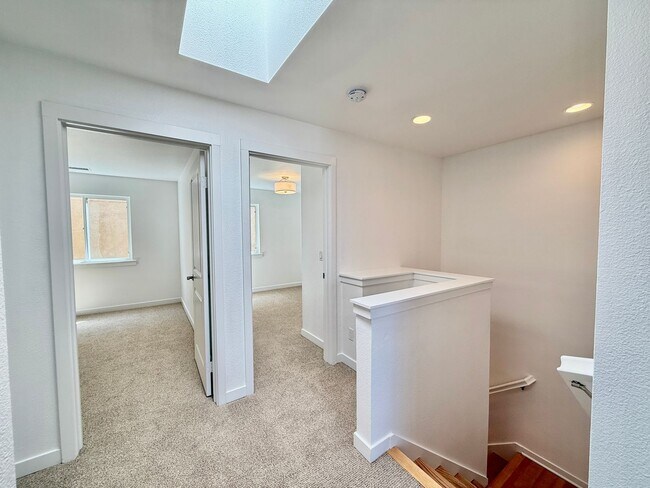 Building Photo - Beautiful 3BD/3.5BA Rowhome in Bankers Hil...