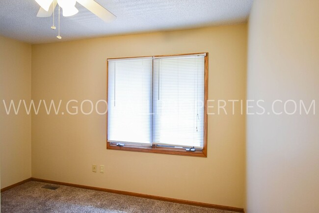 Building Photo - 3 Bedroom West Des Moines Home for Rent
