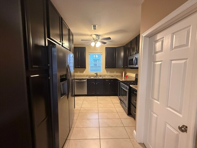 Building Photo - Charming South Philly Home in the Pennsport/Queen Village Area