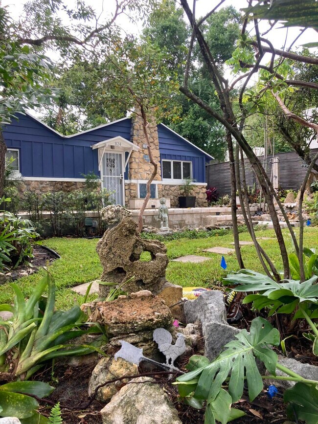 Building Photo - 824 35th St