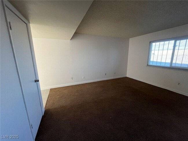 Building Photo - 2112 Sun Ave