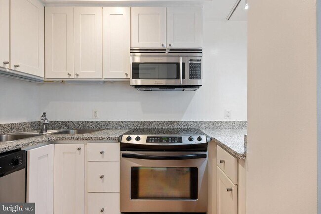Building Photo - 1314 Massachusetts Ave NW