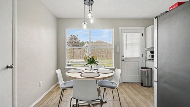 Building Photo - 9039 Serena Ln