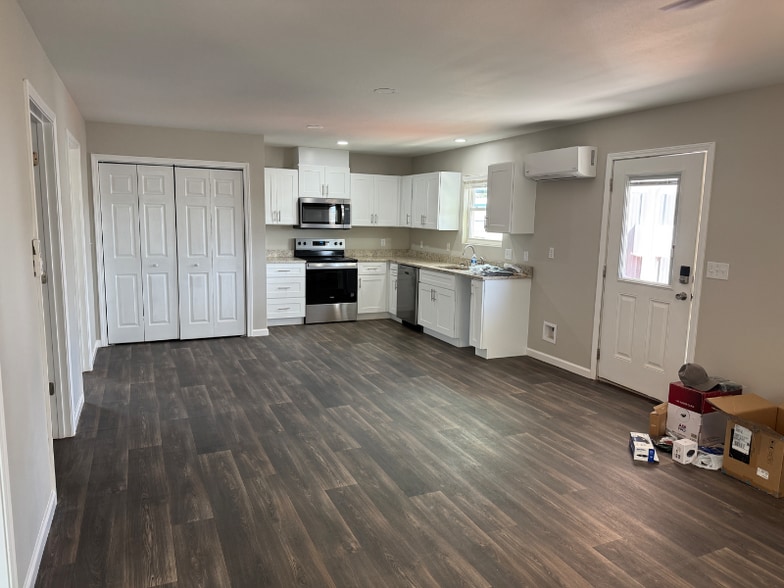 Building Photo - 80 Redwood Ln