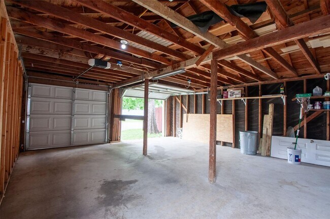 Building Photo - 3144 Gordan