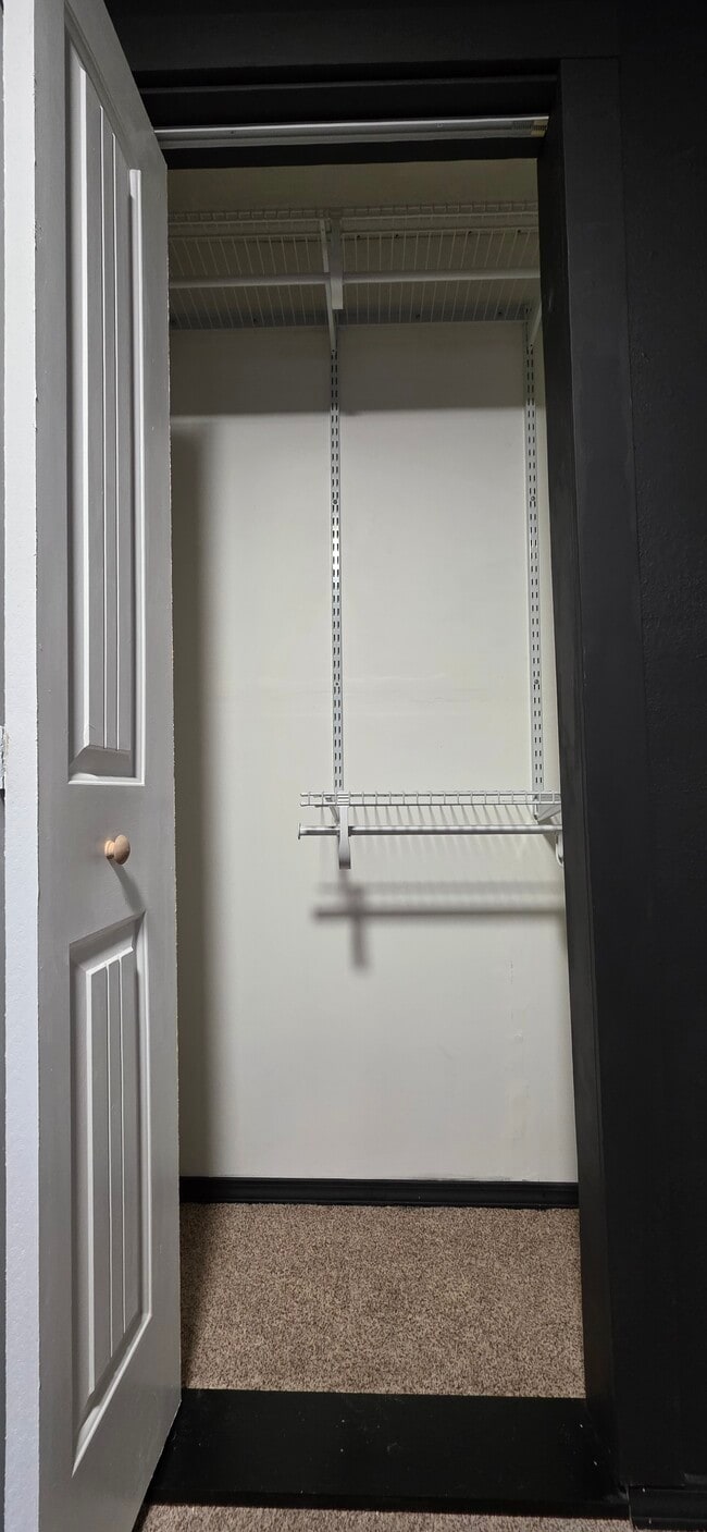 Building Photo - 221 Elm St