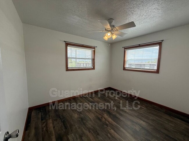 Building Photo - 1135 N College Dr