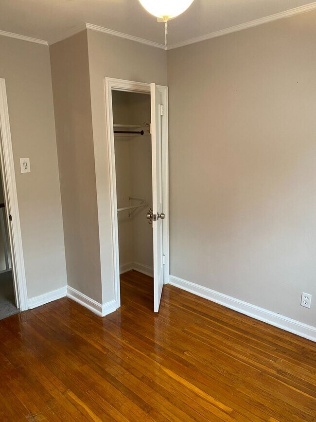 Building Photo - Gorgeous 3-Bedroom Townhouse in Ardmore! Available mid-September!