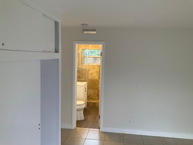 Building Photo - 425 Avenida Hermosa