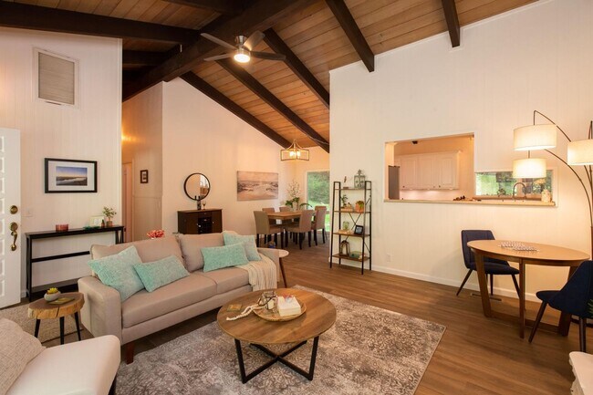 Building Photo - Modern Bayside Retreat – Renovated 3 Bed +...