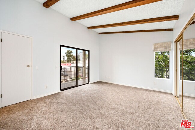 Building Photo - 1425 Centinela Ave