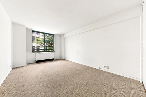 Building Photo - 3LN