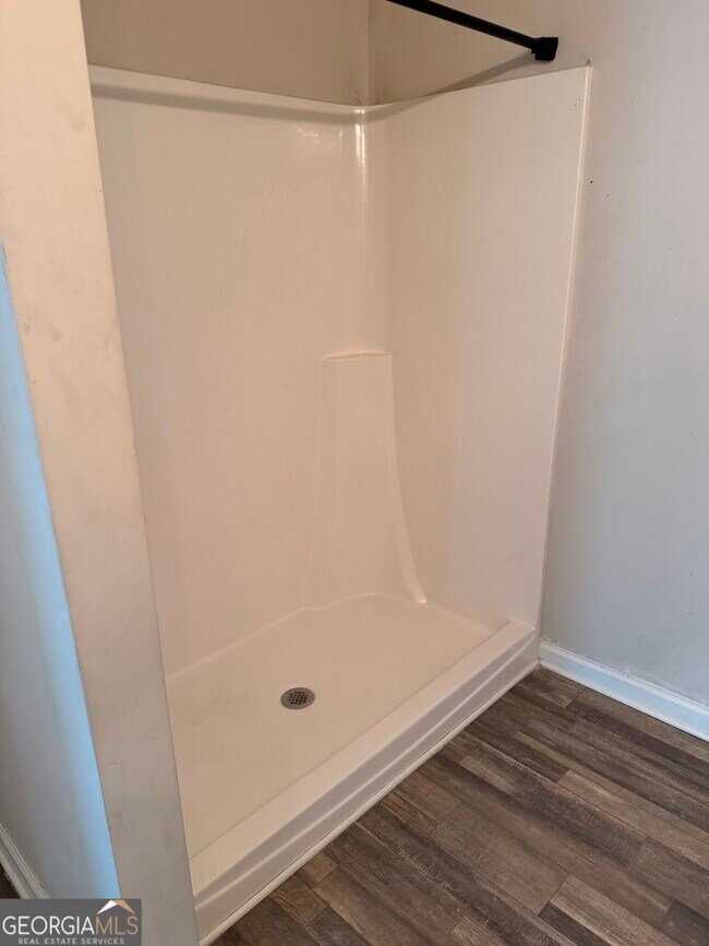 Building Photo - 725 Cole Dr