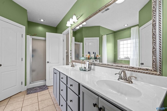 Building Photo - 25850 Iron Gate Dr