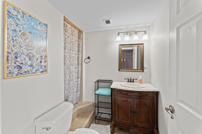 Building Photo - 2871 N Ocean Blvd