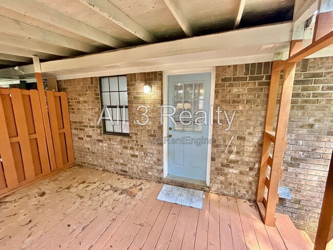 Building Photo - 8460 Pineland Dr