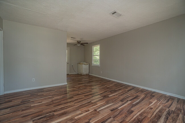 Building Photo - 3709 Dundale Rd